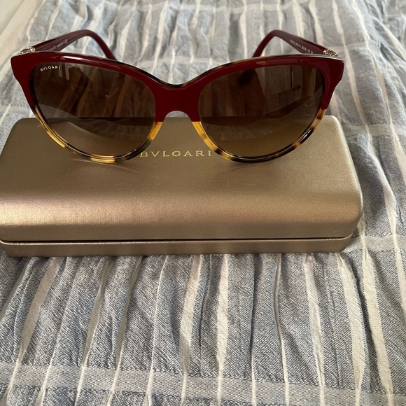 Bvlgari Sunglasses with case - Picture 3 of 16